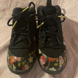 Preowned foamposite with flowers
